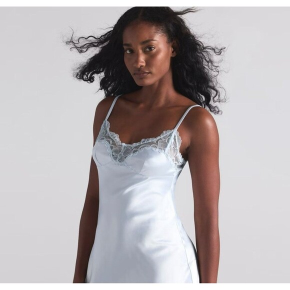 SKIMS WOVEN SHINE LACE SLIP DRESS CLOUD - Picture 3 of 9